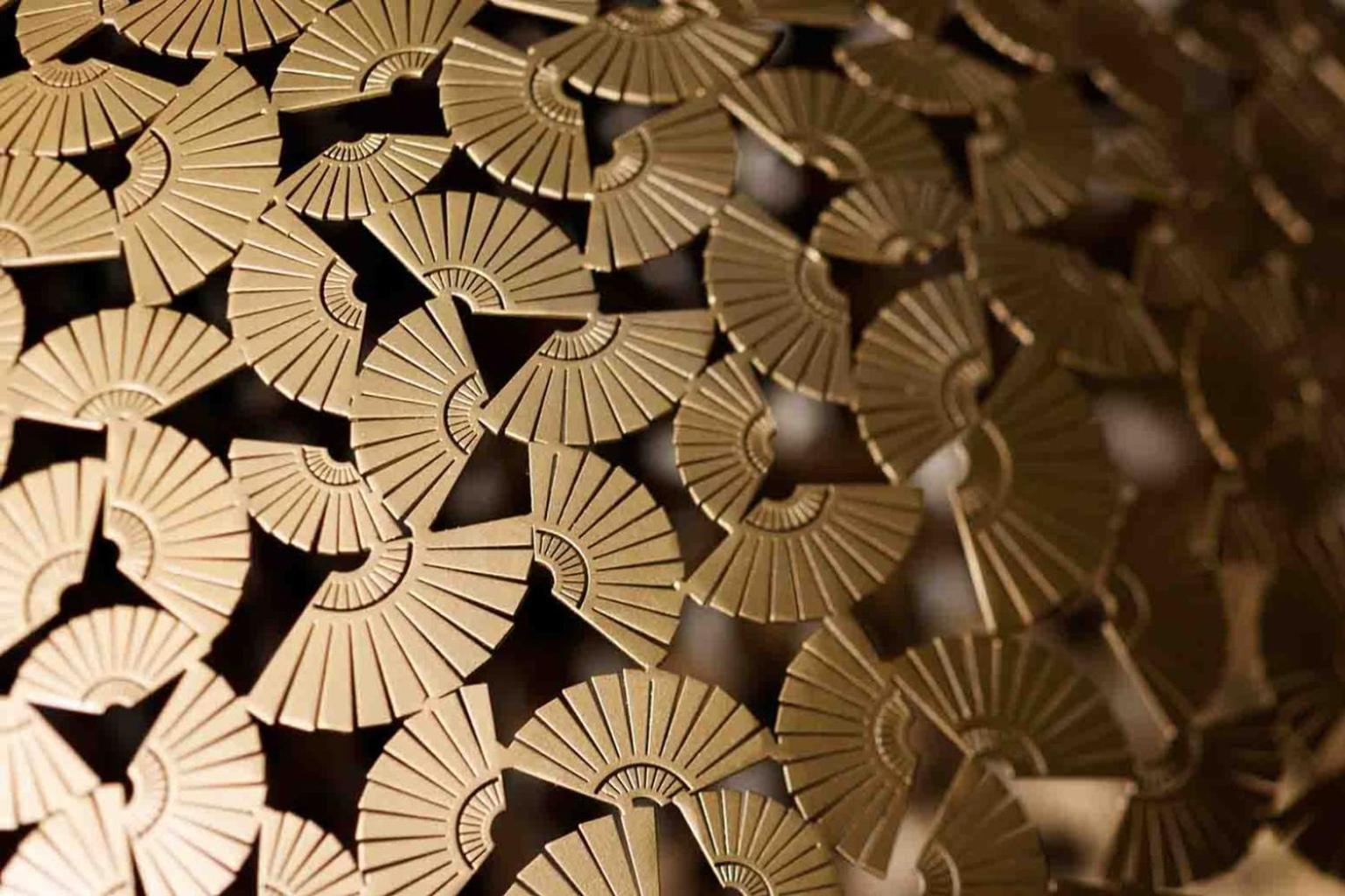 מלון Mandarin Oriental, קואלה לומפור מראה חיצוני תמונה The image shows a close-up of a decorative surface featuring a pattern of fan shapes. The fans are intricately designed, resembling traditional Japanese or Asian motifs. The overall color is gold or bronze, giving it a luxurious and elegant appearanc